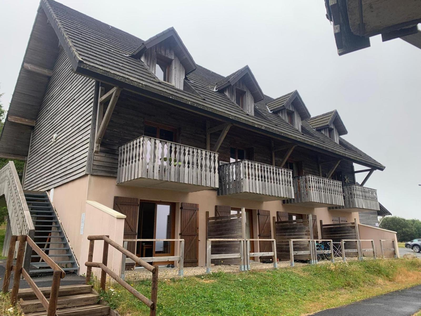 Appartement Dans Residence Bois De La Reine, Besse Et Saint Anastaise Exterior photo